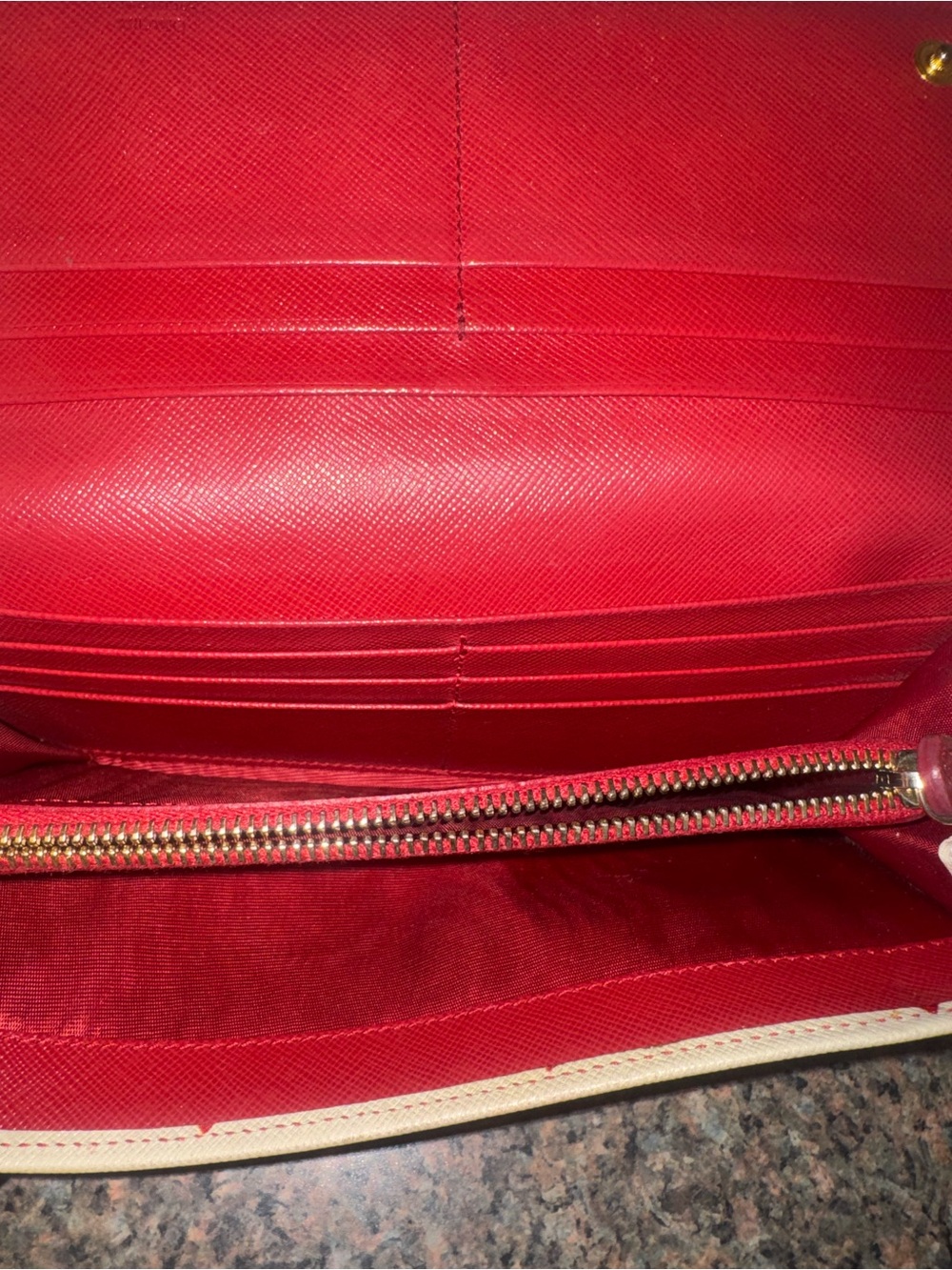 Prada ❤️Limited edition❤️saffiano leather heart long wallet ✅AUTHENTIC✅ - Picture 6 of 11